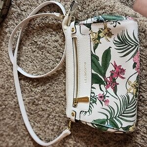 Liz Claiborne Elly Crossbody Bag perfect condition
